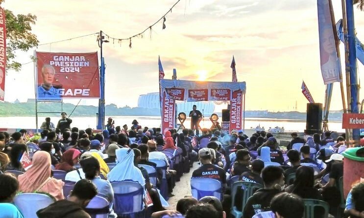Relawan Ganjar Presiden (GAPE) menggelar syukuran atas ditetapkannya Ganjar Pranowo sebagai Calon presiden 2024-2029 oleh PDI Perjuangan pada Pilpres 2024. (ant)