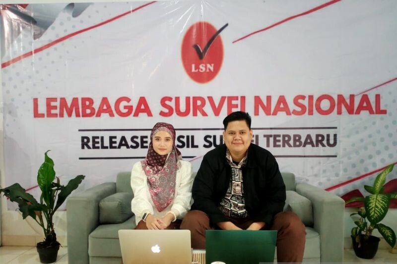 Direktur Eksekutif Lembaga Survei Nasional (LSN) Gema Nusantara Bakry saat memaparkan hasil survei di Jakarta, Kamis (4/5/3023). (ant)