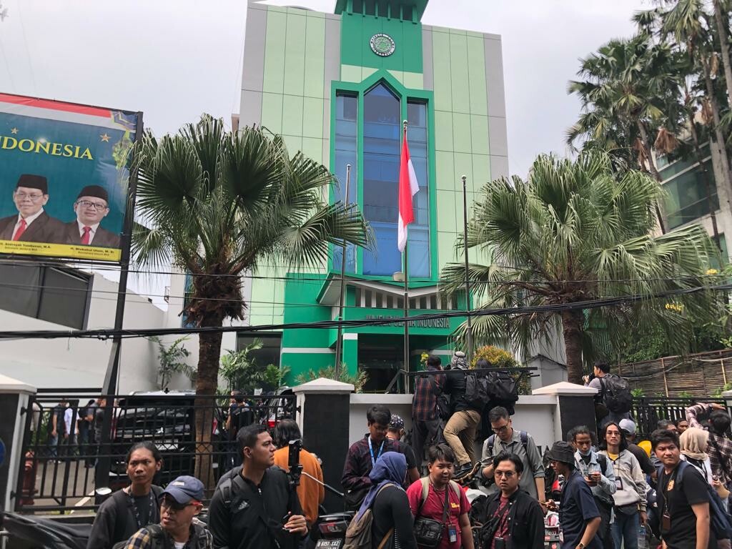 Kondisi Kantor MUI usai insiden penembakan, Selasa (2/5/2023). (gemapos)