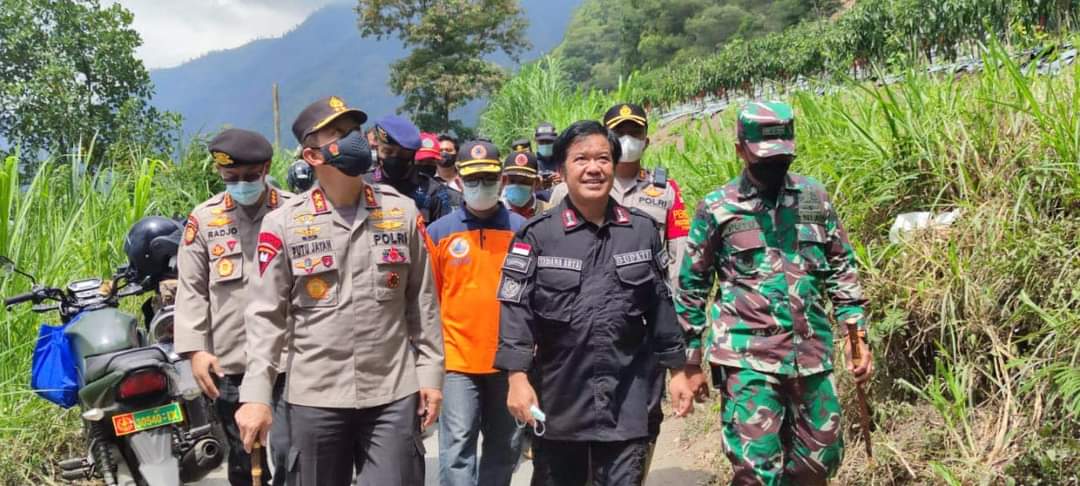 Tinjau Lokasi Gempa Bangli